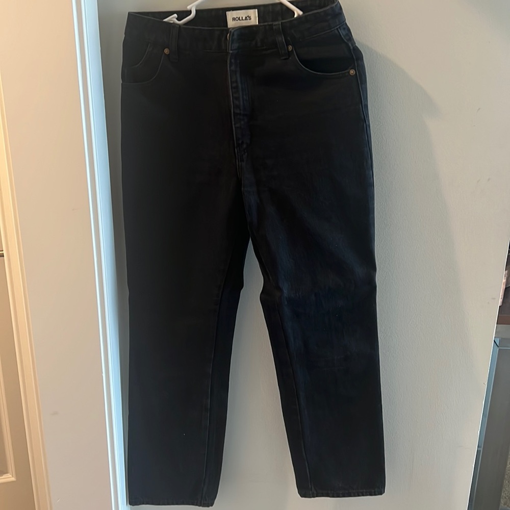 Rolla’s: Black Straight Leg Jeans